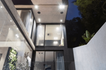 What is the disadvantage of aluminum windows?