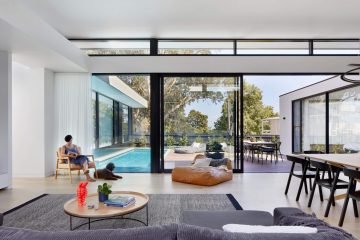 EZ RETRACTABLE SCREENS